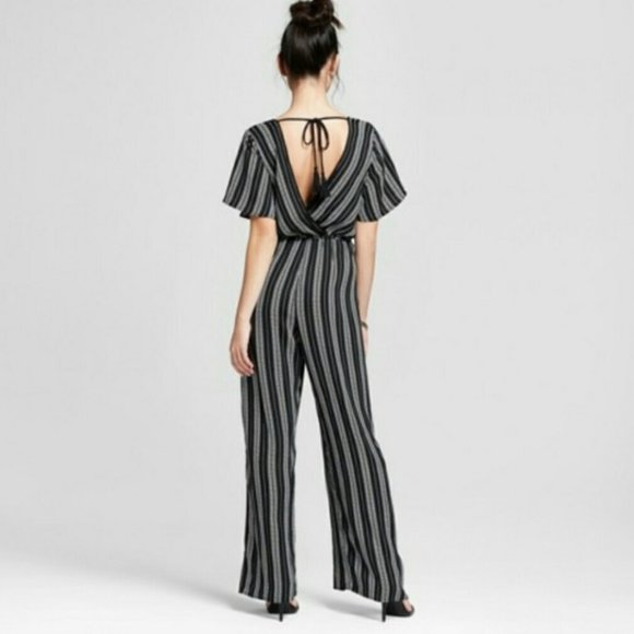Like New Xhilaration Short Sleeve Wrap Jumpsuit XS - Picture 2 of 10
